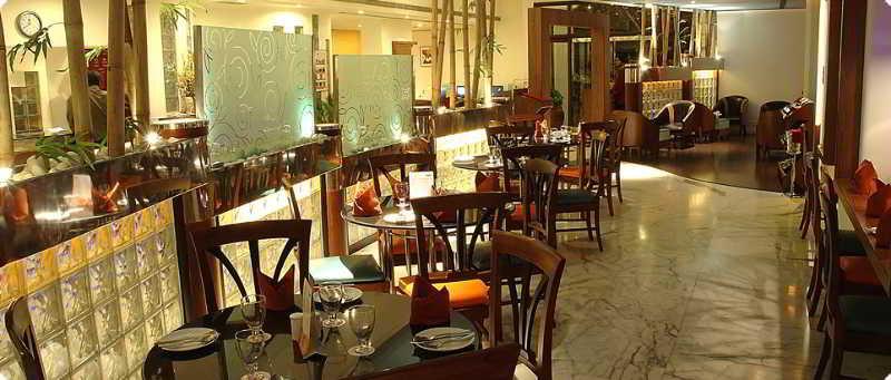 Ramee California Hotel Манама Экстерьер фото